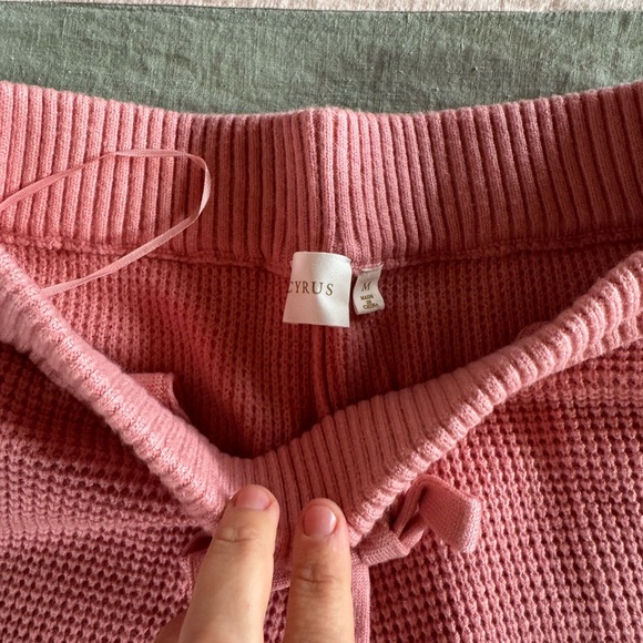 NWOT Cyrus pink sweater set - Picture 3 of 6